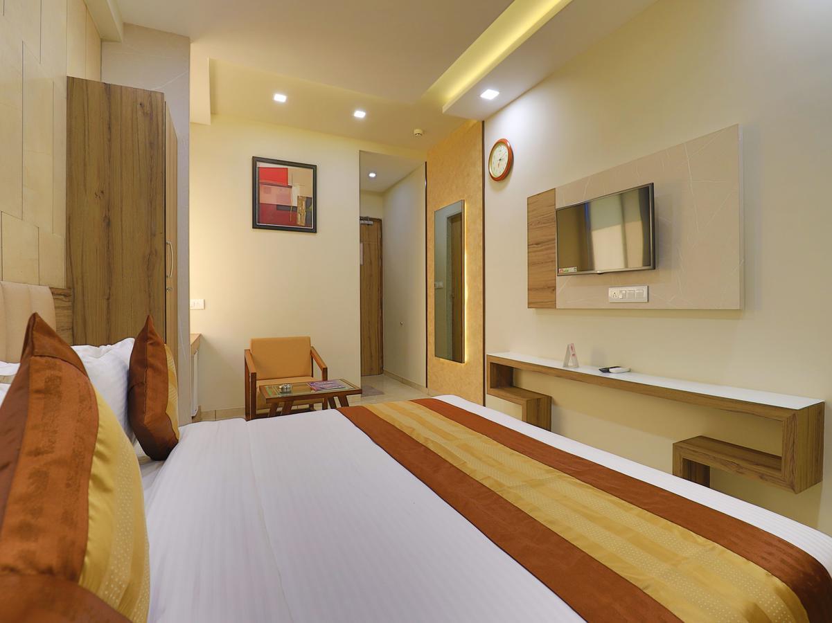 Hotel Repose Ahmedabad Exterior photo