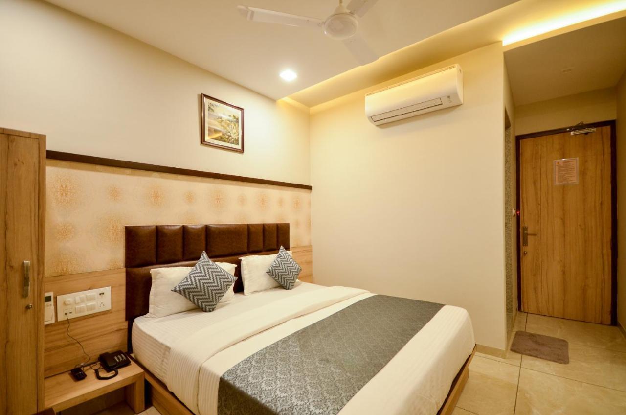 Hotel Repose Ahmedabad Exterior photo