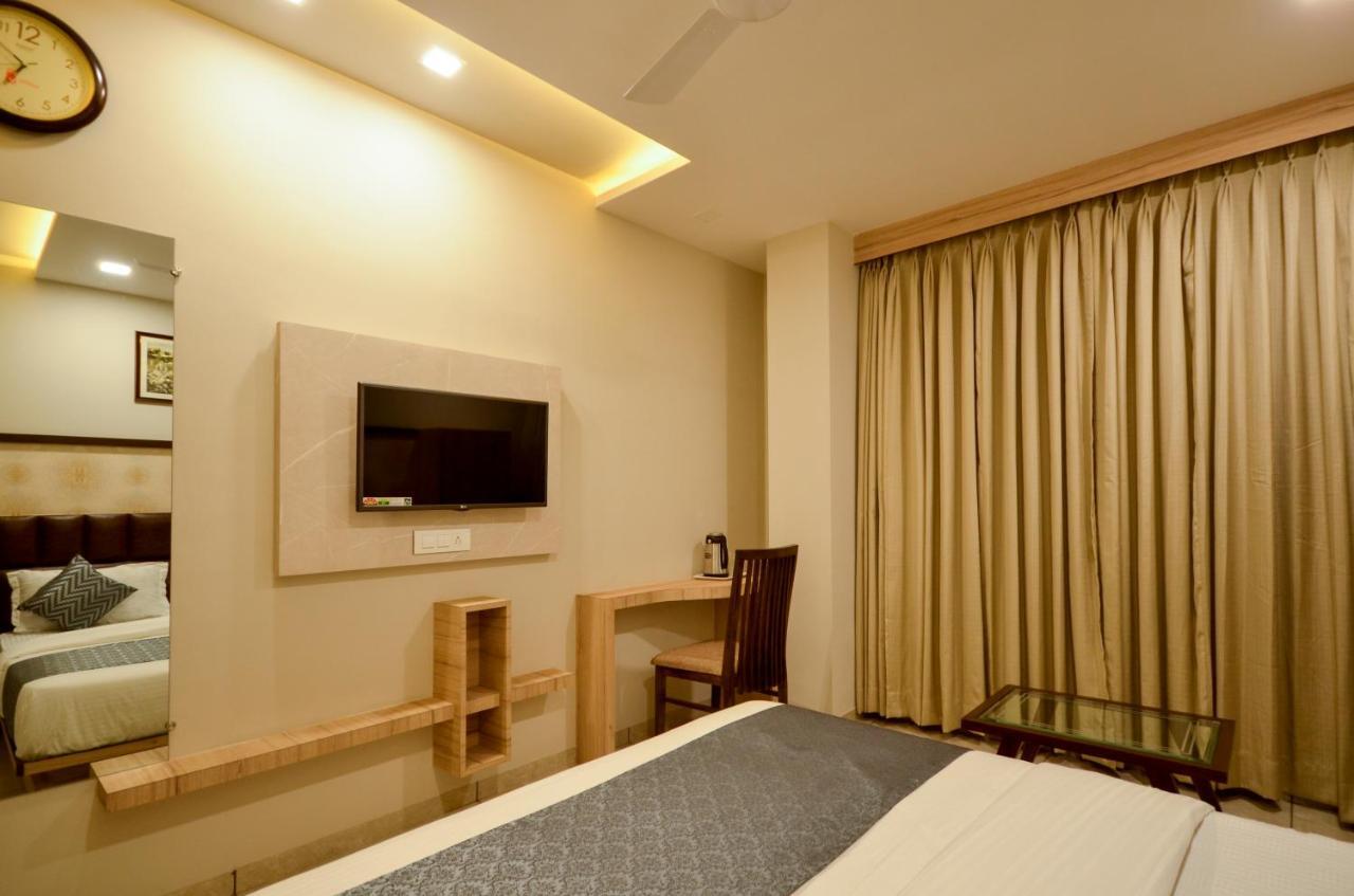 Hotel Repose Ahmedabad Exterior photo