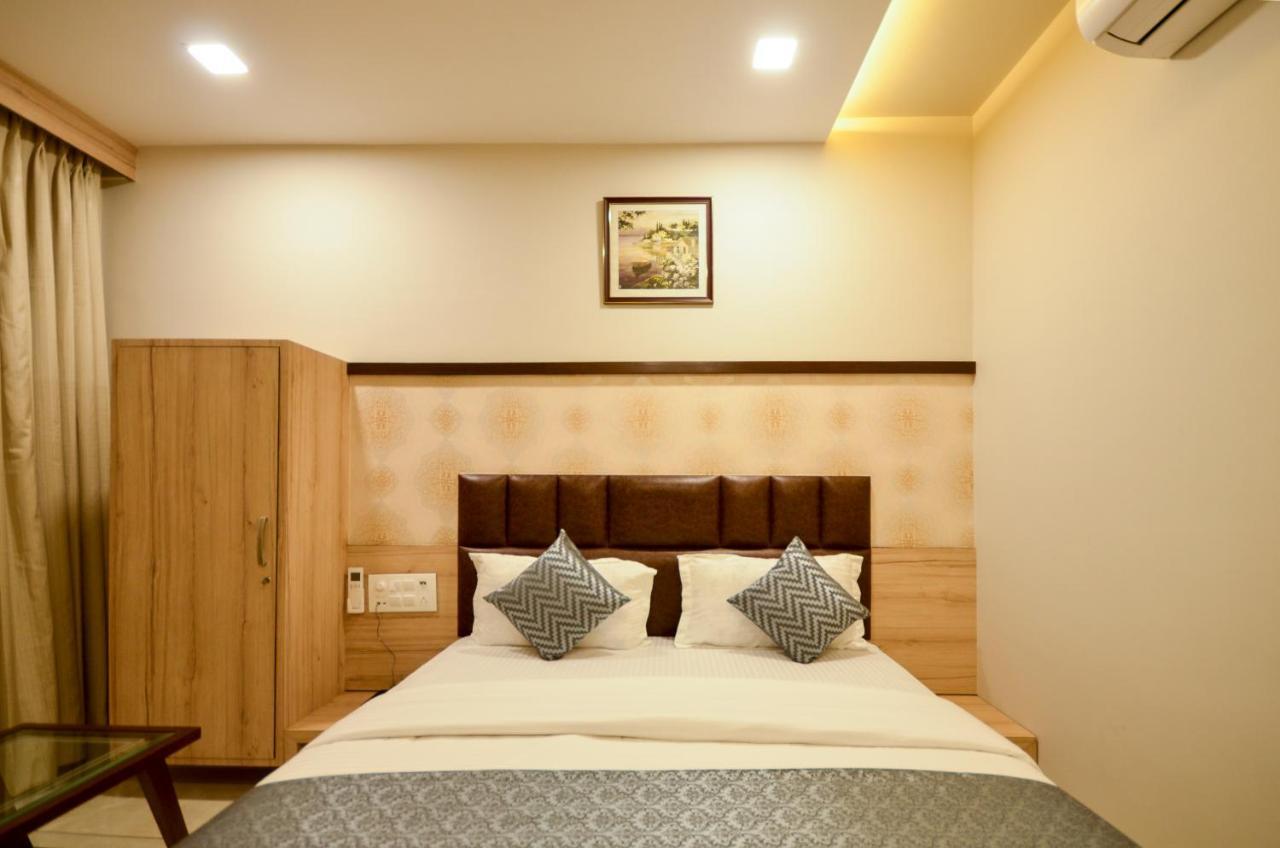 Hotel Repose Ahmedabad Exterior photo