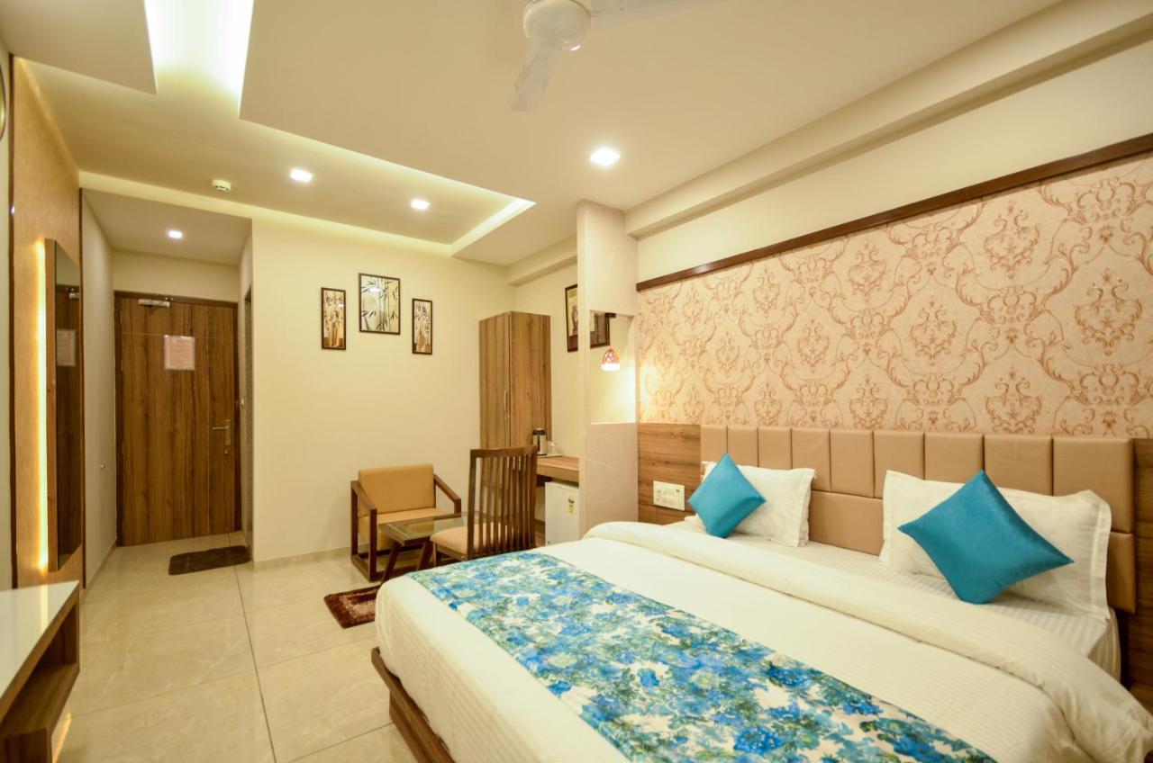 Hotel Repose Ahmedabad Exterior photo