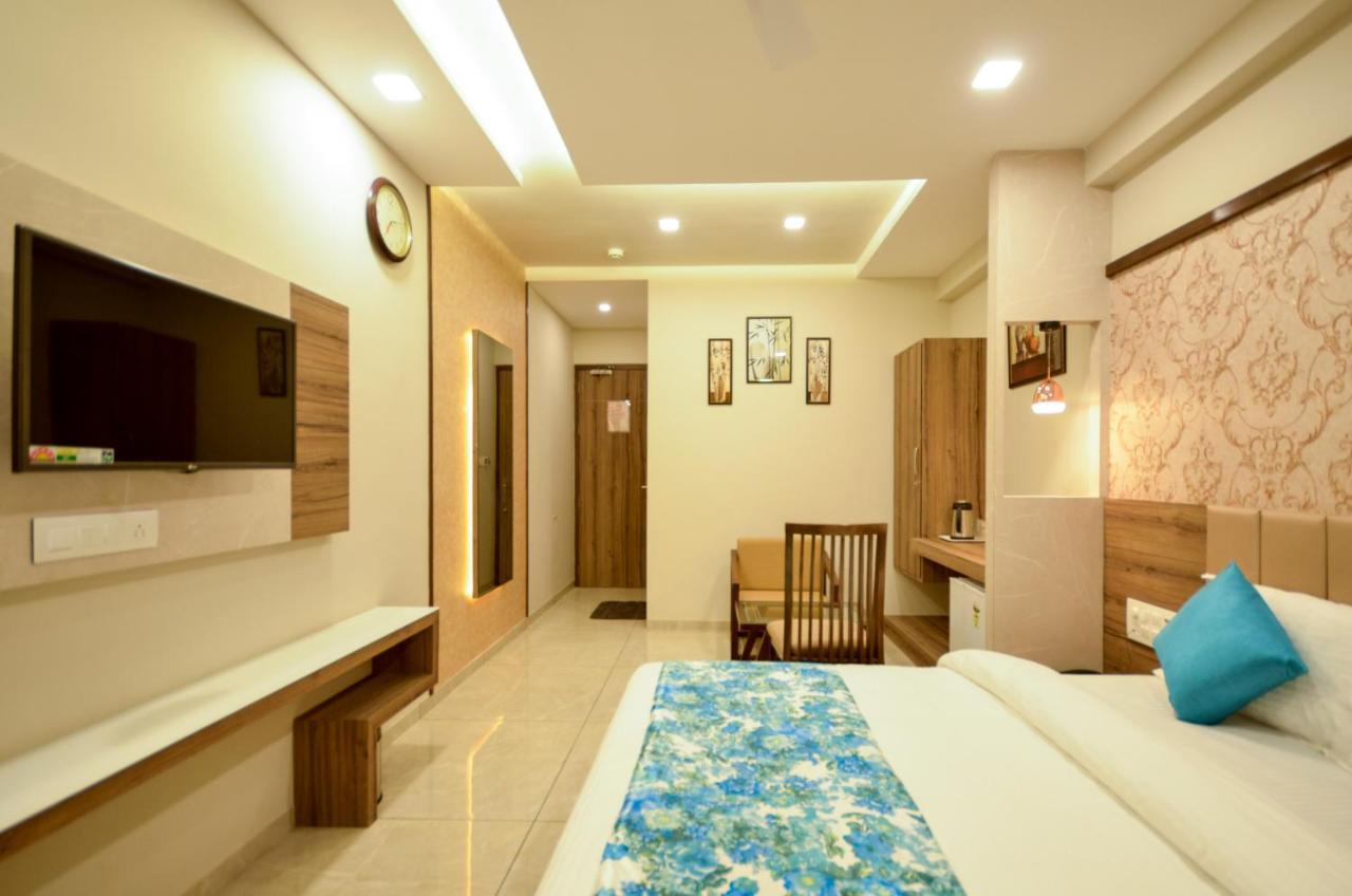 Hotel Repose Ahmedabad Exterior photo