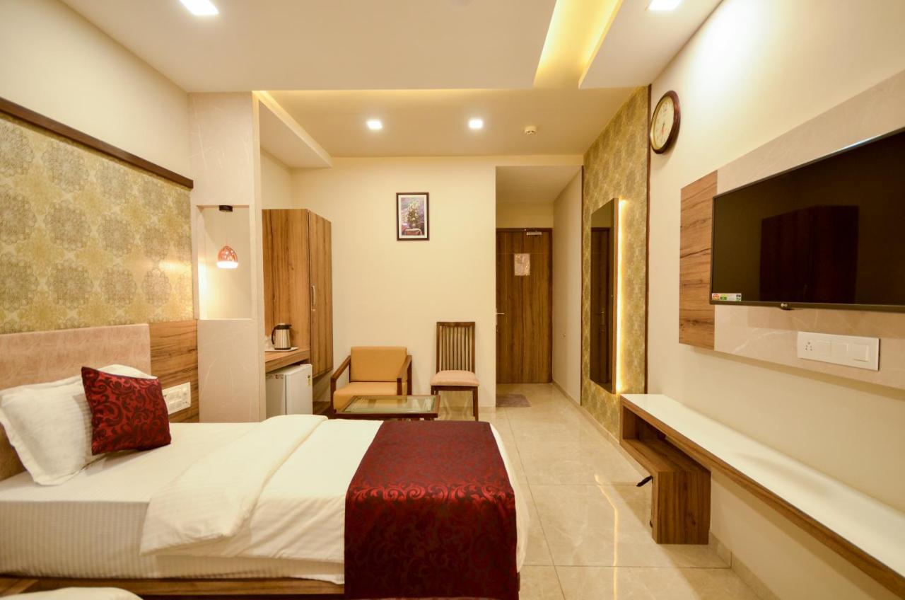 Hotel Repose Ahmedabad Exterior photo