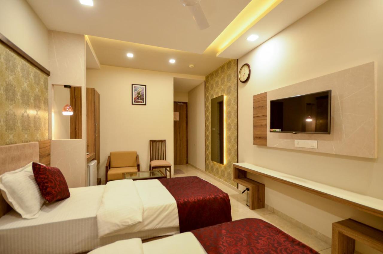 Hotel Repose Ahmedabad Exterior photo
