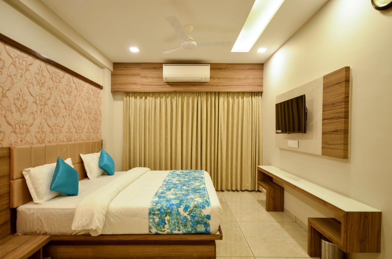 Hotel Repose Ahmedabad Exterior photo