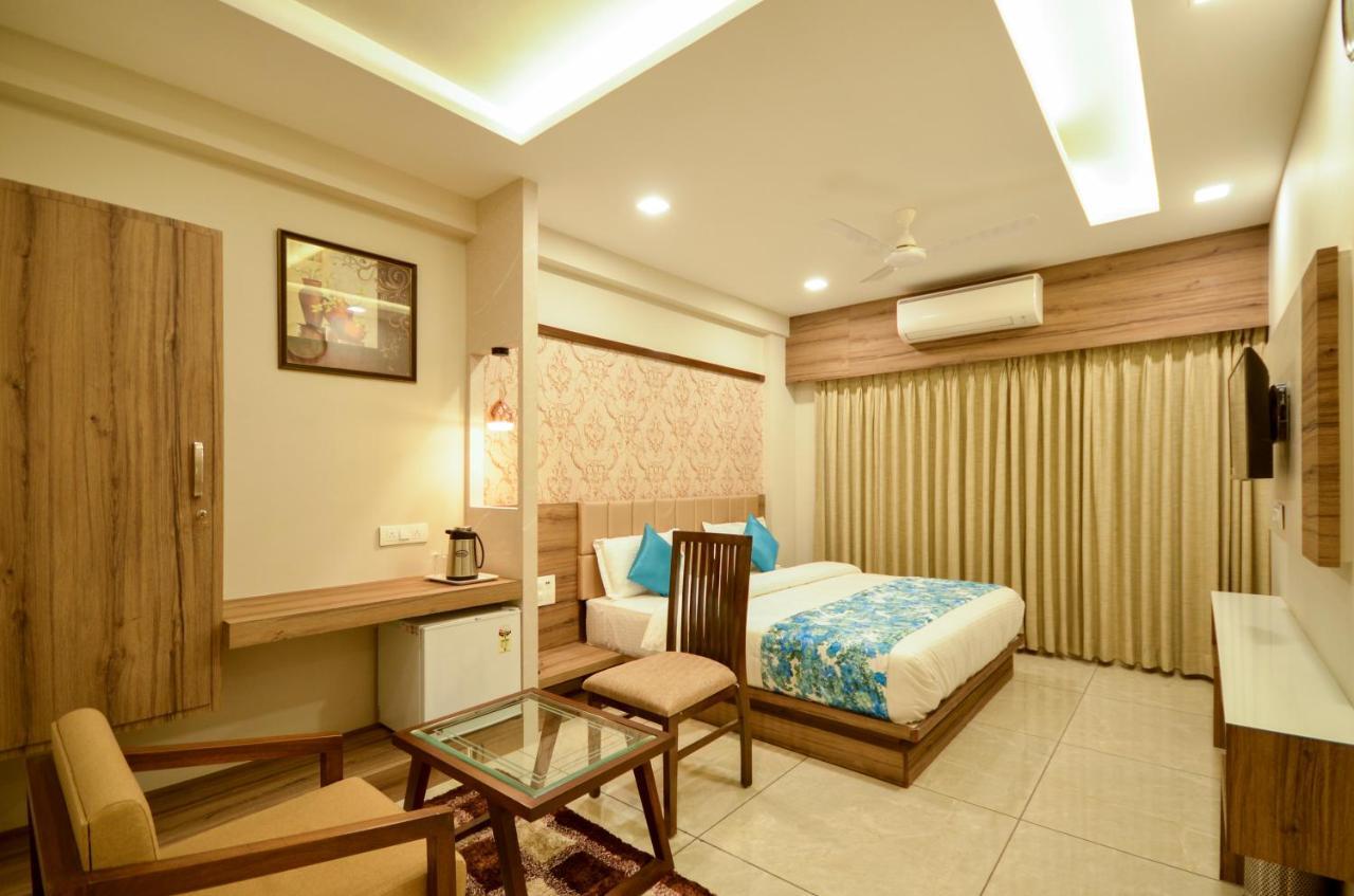 Hotel Repose Ahmedabad Exterior photo